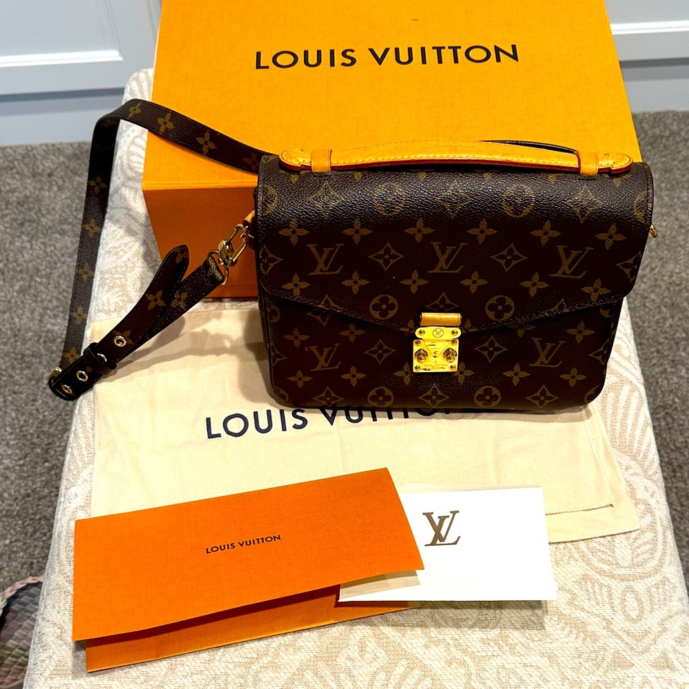 Authentic Louis Vuitton Pochette Metis w/ receipt
